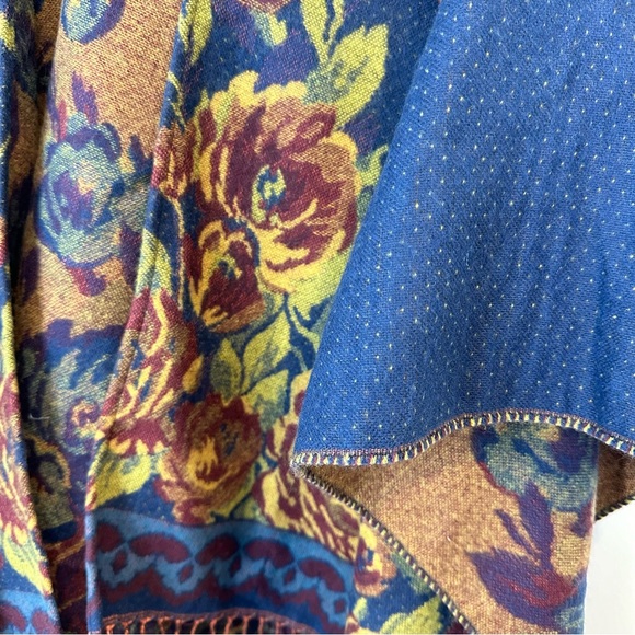 Cejon Rose Motif Cape Wrap Open Poncho OSFM - Picture 4 of 7